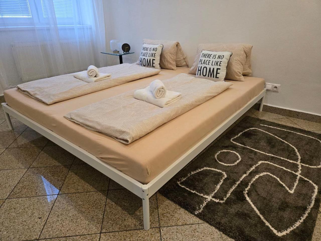 Newly Renovated 2 Rooms Apartment Downtown Nitra Zewnętrze zdjęcie
