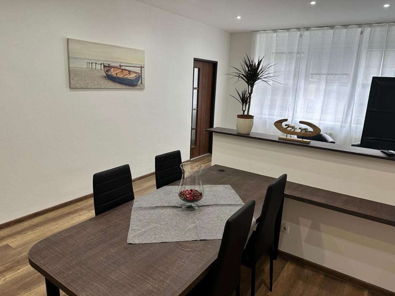 Newly Renovated 2 Rooms Apartment Downtown Nitra Zewnętrze zdjęcie