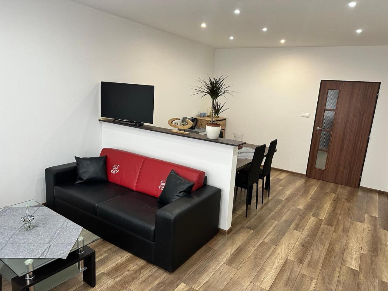 Newly Renovated 2 Rooms Apartment Downtown Nitra Zewnętrze zdjęcie